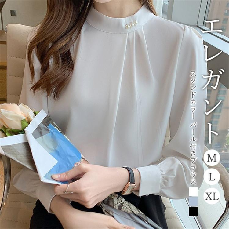 ネックに巧みなタックデザインが入って、ファッション感UPされる同時に女性らしいイメージも演出してくれるレディースシャツが登場！バンドカラーにパールも付きで華やかで大人可愛いモードになり、1枚でおしゃれ